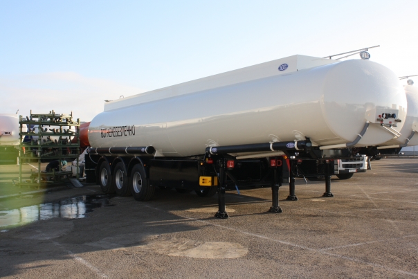 Бензовоз полуприцеп Indox, алюминиевый