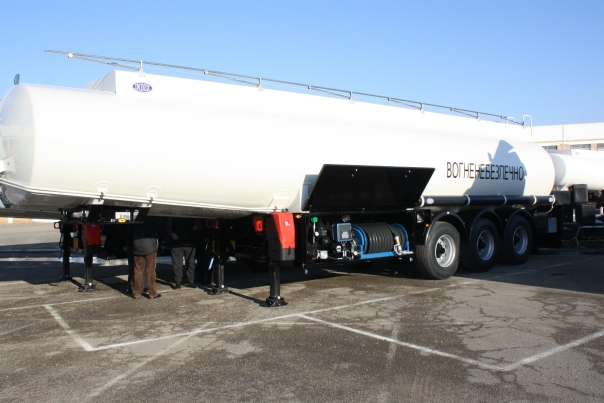 Бензовоз-паливозаправник Indox