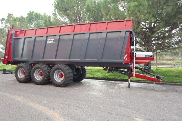 Three-axle spreader Gili