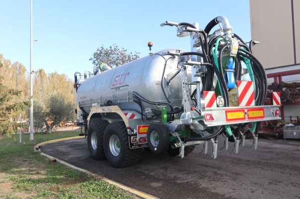 Two-axle tank trailer for liquid fertilizers Gili