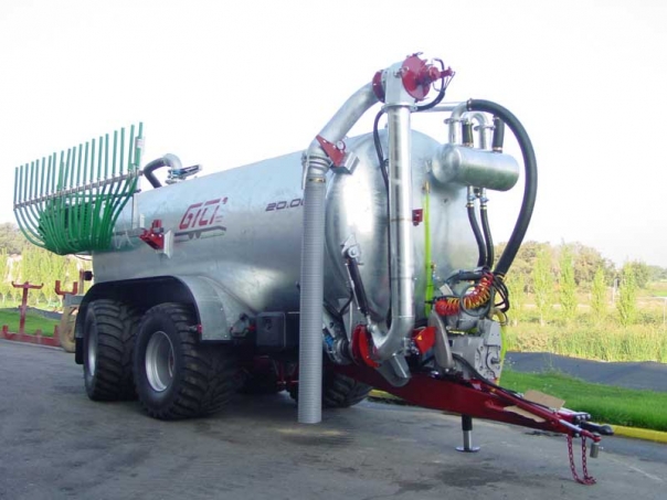 Three-axle tank trailer for liquid fertilizers Gili
