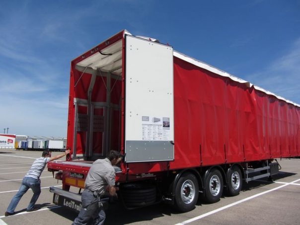 Напівпричіп тентований LTS LeciTrailer