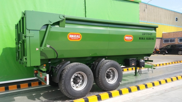 Agricultural trailer boat type Rigual.