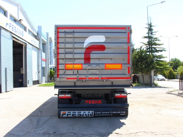 Universal tipper Dangal Fesan