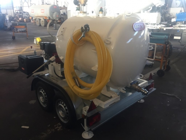 Прицеп-иловоз с вакуумным насосом для сцепки фаркопом Rigual