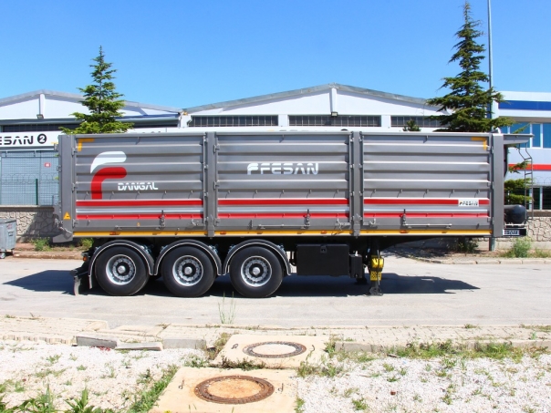 Universal tipper Dangal Fesan