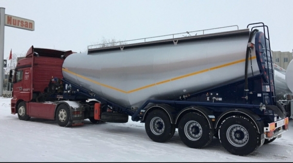 Cement truck Nursan vacuum