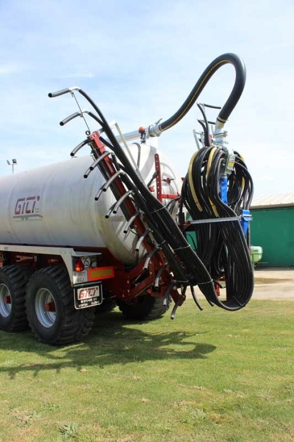 Three-axle tank trailer for liquid fertilizers Gili
