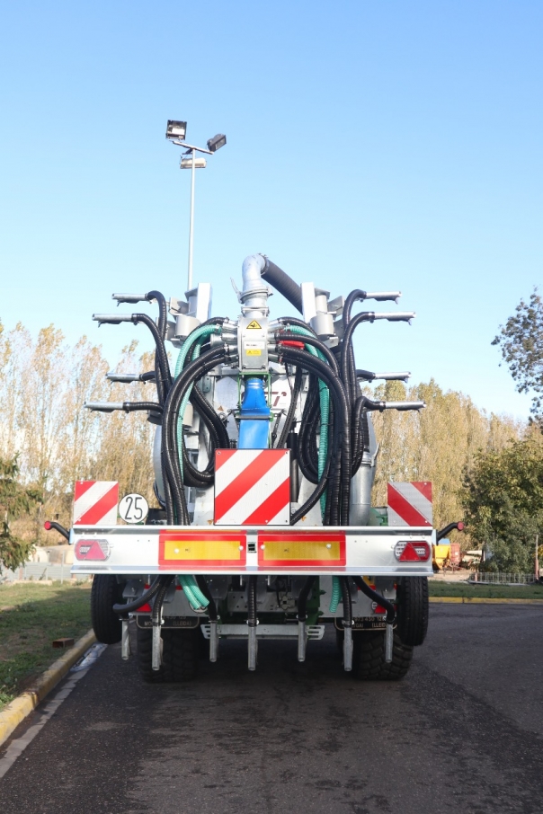 Two-axle tank trailer for liquid fertilizers Gili