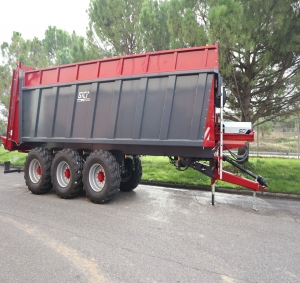 Three-axle spreader Gili