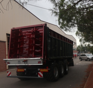 Three-axle spreader Gili