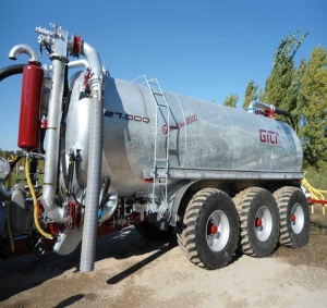 Three-axle tank trailer for liquid fertilizers Gili