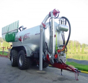 Three-axle tank trailer for liquid fertilizers Gili