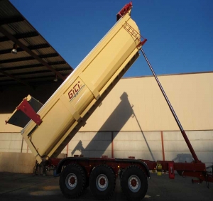 Three-axle boat-type trailer Gili