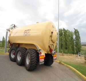 Three-axle tank trailer for liquid fertilizers Gili