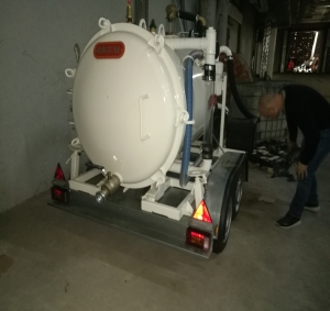 Прицеп-иловоз с вакуумным насосом для сцепки фаркопом Rigual