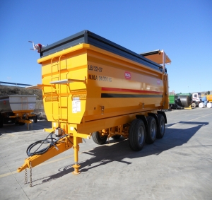 Agricultural trailer boat type Rigual.